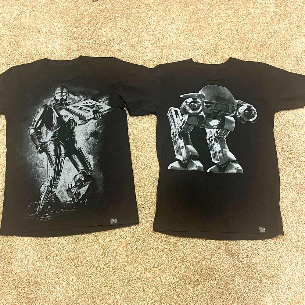 Electric Zombie Robo Cop Rare release T-shirt bundle.
Size small and gently worn